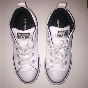 Kids Chuck Taylor All Star Mid top leather sneaker